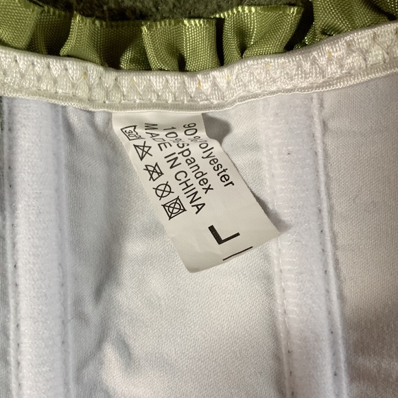 New beautiful bustier w/ matching thong. Approx. 13.5, expands approx. 4 in. - Picture 7 of 10